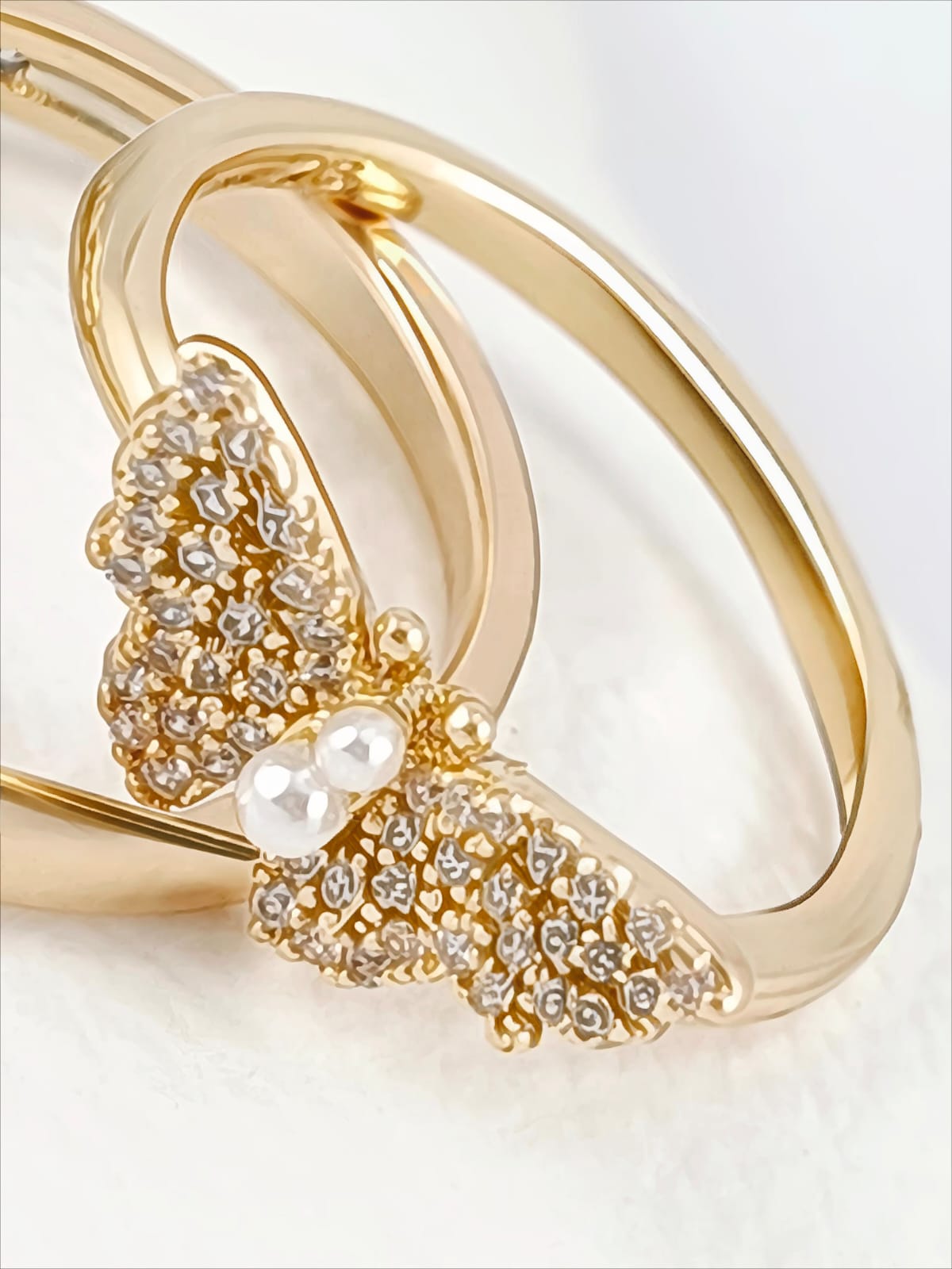 Anillo Dorado Mariposa Brillante – “Transformación y Gracia”