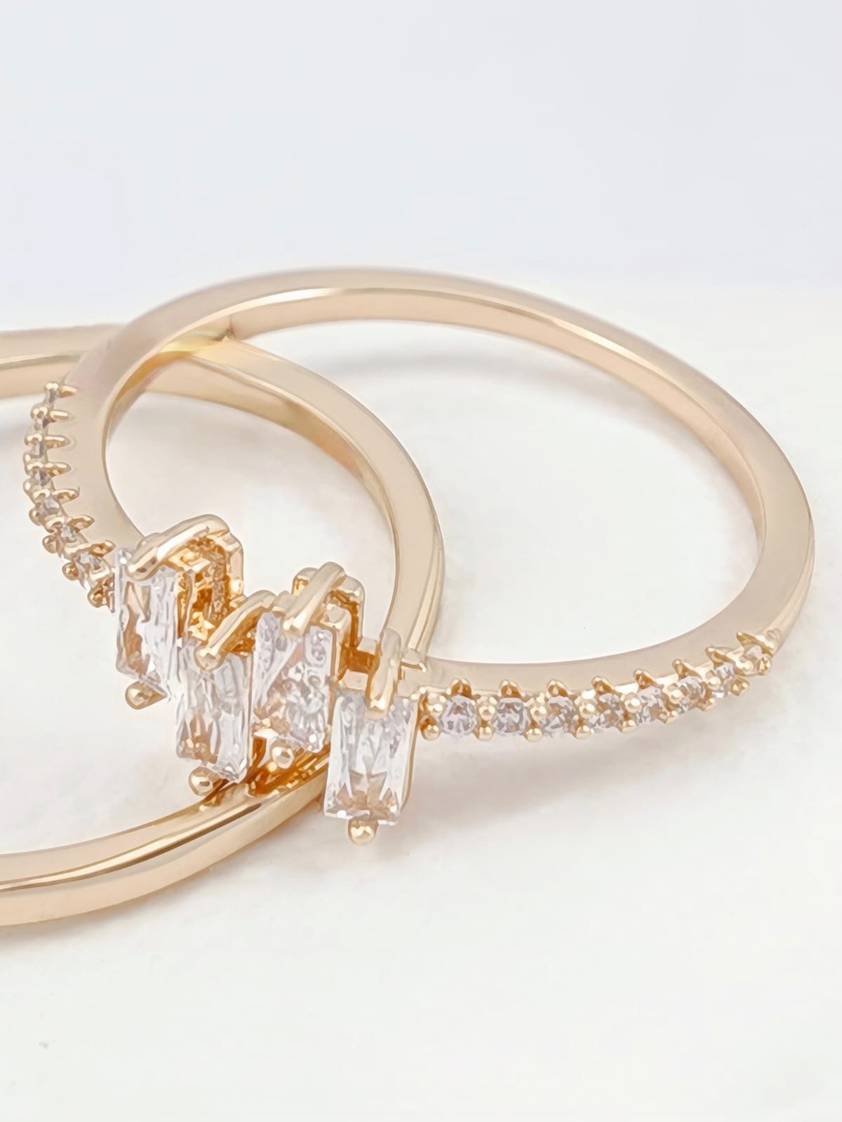 Anillo Dorado Trío Geométrico – “Estructura y Brillo”